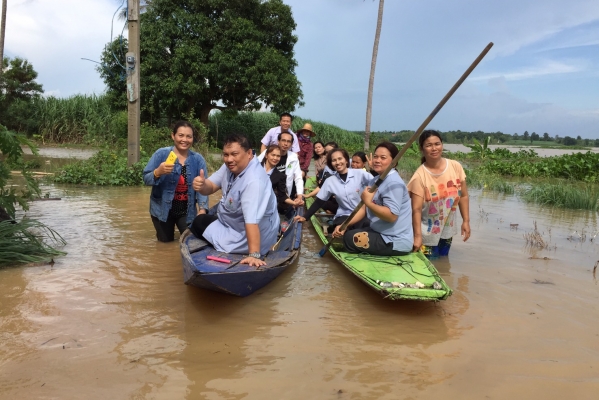 ทีมงานเยี่ยมบ้าน ช่วยเหลือน้ำท่วมผู้ป่วยติดเตียง