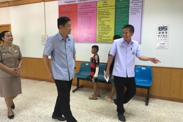 ท่าน นพ. สมิต ประสันนาการ นพ.สสจ. อุดรธานีให้เกียรติมามอบนโยบายการดำเนินงานด้านสาธารณสุขปีงบประมาณ 2561