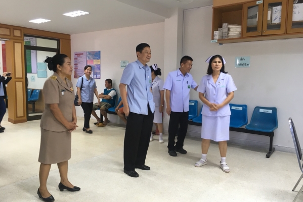 ท่าน นพ. สมิต ประสันนาการ นพ.สสจ. อุดรธานีให้เกียรติมามอบนโยบายการดำเนินงานด้านสาธารณสุขปีงบประมาณ 2561