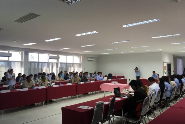 ท่าน นพ. สมิต ประสันนาการ นพ.สสจ. อุดรธานีให้เกียรติมามอบนโยบายการดำเนินงานด้านสาธารณสุขปีงบประมาณ 2561