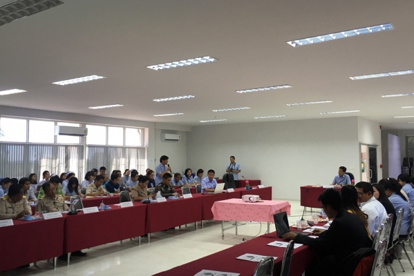 ท่าน นพ. สมิต ประสันนาการ นพ.สสจ. อุดรธานีให้เกียรติมามอบนโยบายการดำเนินงานด้านสาธารณสุขปีงบประมาณ 2561