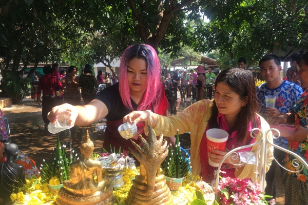 รดน้ำขอพรผู้ใหญ่ สงกรานต์2561