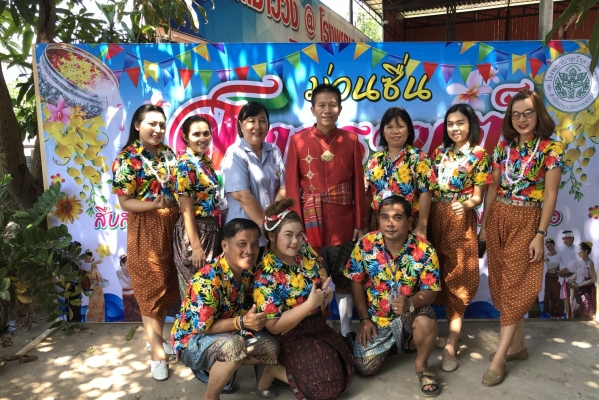 รดน้ำขอพรผู้ใหญ่ สงกรานต์2561