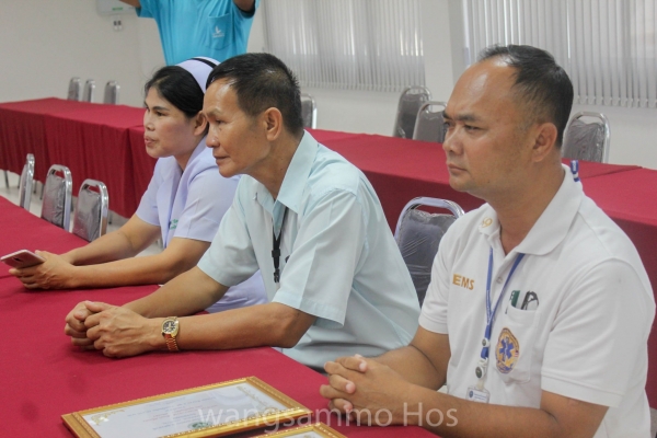 บริษัทอุตสาหกรรมน้ำตาลอีสาน จำกัด มอบรถเยี่ยมบ้านและที่นอนลม