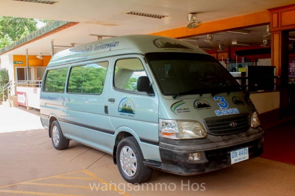 บริษัทอุตสาหกรรมน้ำตาลอีสาน จำกัด มอบรถเยี่ยมบ้านและที่นอนลม