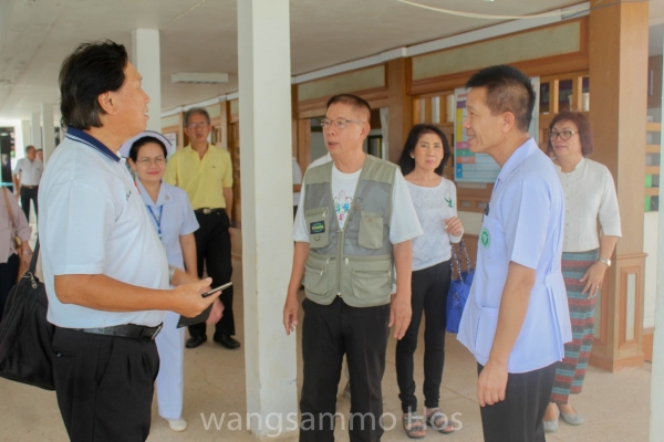 บริษัทอุตสาหกรรมน้ำตาลอีสาน จำกัด มอบรถเยี่ยมบ้านและที่นอนลม